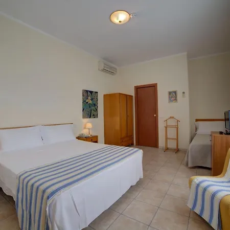 Отель Sporting 3*